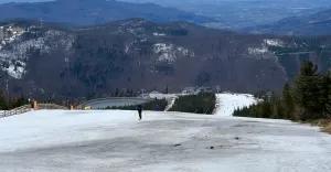 [FOTO] Śnieg w Szczyrku przechodzi do historii. Zapraszamy na pieszą akcję #AktywnaŚroda