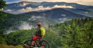 Zachód słońca z widokiem na Żar. #AktywnaŚroda z mocną wycieczką MTB